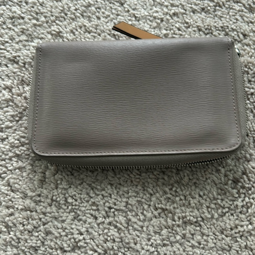 Longchamp wallet zip around beige